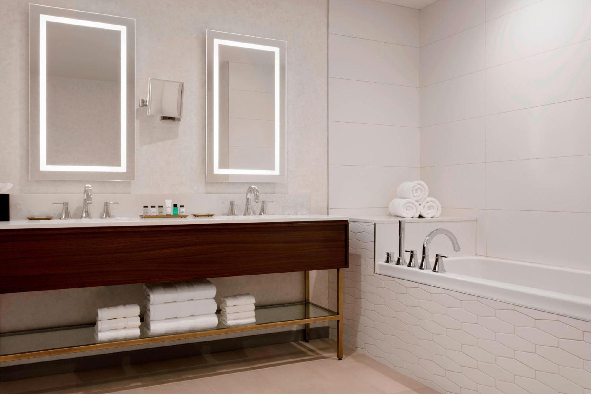 Sheraton Saint-Hyacinthe Hotel מראה חיצוני תמונה